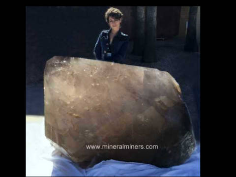 Giant Smoky Quartz Decorator Mineral Specimens: large smoky quartz crystal