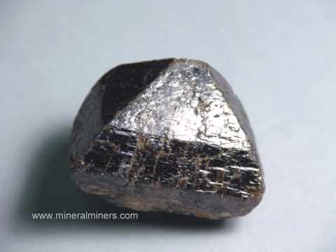 Zircon Crystal: natural zircon mineral specimens